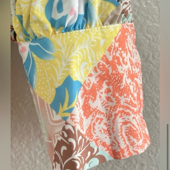 Printed Long Sleeve Baby Doll Brunch
Dress with belt size small - Picture 11 of 12